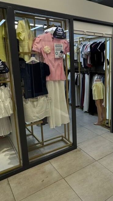 аренда точка: Продаю Бутик В торговом центре, 13 м², 2 этаж