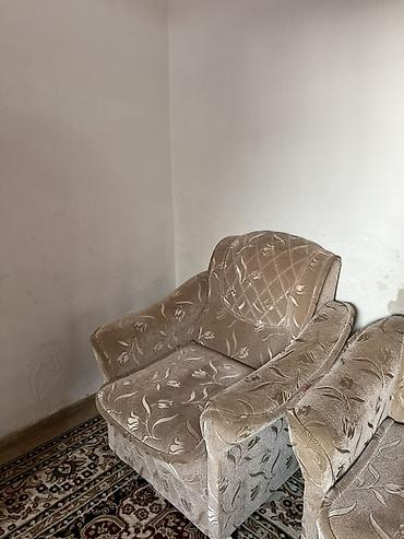 диваны цены: Комплект мягкой мебели, Б/у, Самовывоз, цвет - Бежевый — 10