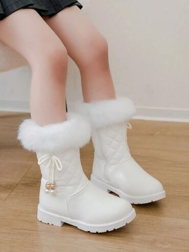 Čizme: Cena:2500din Dostupni brojevi:38 Poručuje se isporuka za desetak — 12