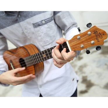 Gitare: Na prodaju ukulele sa srećnom detelinom! Veličina: 26 inča Prednja — 2