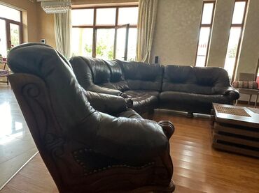islenmis kunc divani: Künc divan, İşlənmiş, Açılmayan, Bazasız, Dəri, Çatdırılma yoxdur
