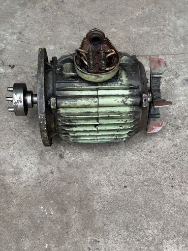 Запчасти и аксессуары для бытовой техники: Продаю Двигателя 3 фазный Асенхроный 4. КВ 1500 оборотов 5 кВ 1500 — 13