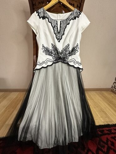 турецкая обувь из натуральной кожи: Платье вечернее двухцветное (черно‑белое) с декоративной отделкой