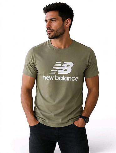 Muška majica New Balance – maslinasto zelena - Klasičan kroj sa