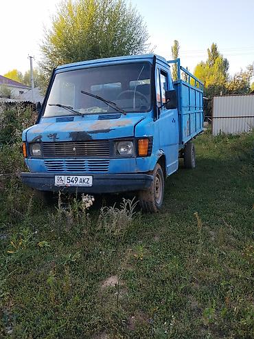 sprinter бортовой: Грузовой бортовой автомобиль синего цвета. Основные характеристики по — 1