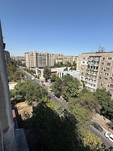 суюнбаев: 3 комнаты, 65 м², Карпинка 106 серия, 8 этаж, Старый ремонт — 1