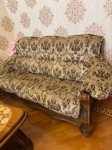 Quruducular: İşlənmiş, Klassik divan, 2 kreslo, Divan, Bazasız, Açılmayan