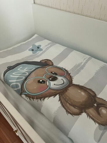 Beşiklər: Oğlan və qız üçün, İşlənmiş, Dördbucaq, Beşik, Dəst ilə, Matras ilə, Yellənmə mexanizm ilə — 9