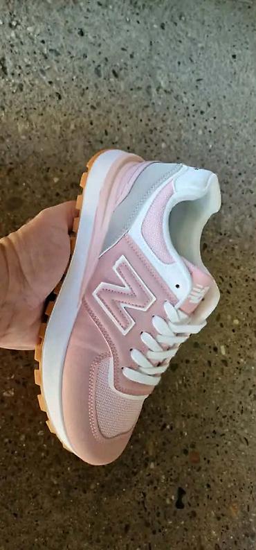 prolecne cipele: New balance, zenski model
Novi modeli 💋
Brojevi 36-41
Cena 3.600 din — 1