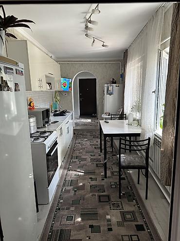 руставели: Продаю пол дома в районе Азия Молл. 1 линия, по улице Шота Руставели — 3