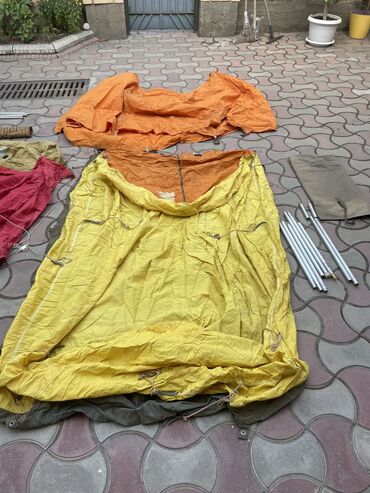 настольная футбольная игра: Продам палатку польскую, хорошего качества