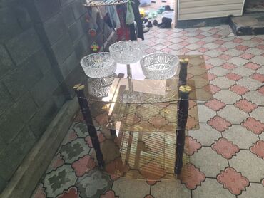 столик для вазы: Стол, цвет - Коричневый, Б/у