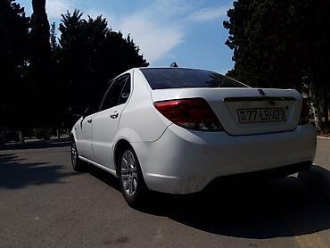 turbo az uvaz: Ağ rəngli sedan avtomobil Xarici: - Ağ gövdə, arxa park sensorları - — 2
