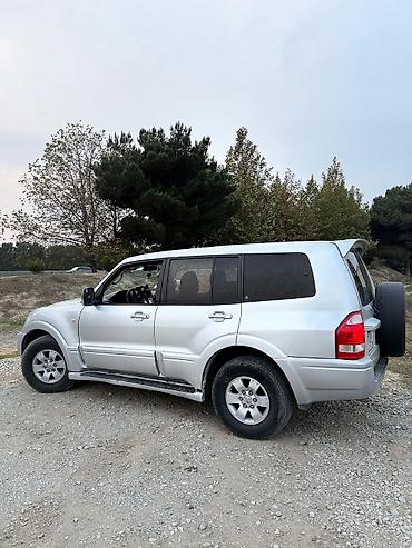 mitsubishi chariot: Mitsubishi Pajero (gümüşü rəng), 5 qapılı SUV Texniki və xarici — 7