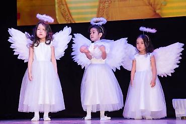 Прокат детских карнавальных костюмов: Сдаются на прокат белые блестящие детские платья на 5-7 лет. платье на — 8