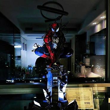 паук строп: Статуэтка Spider-Man vs Venom (симбиот), коллекционный масштабный — 2