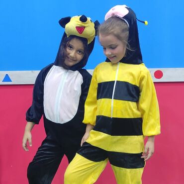 Milli geyimlər: Milli, ziyafət, karnaval və hərbi geyimlərin kirayəsi və satışı. Hər — 12