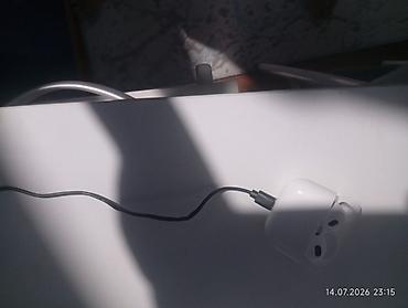 ipod 4: Беспроводные наушники-вкладыши с зарядным кейсом - Форм-фактор — 2