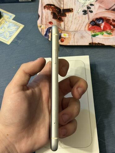 Apple iPhone: IPhone 11, 128 GB, Ağ, Face ID — 4