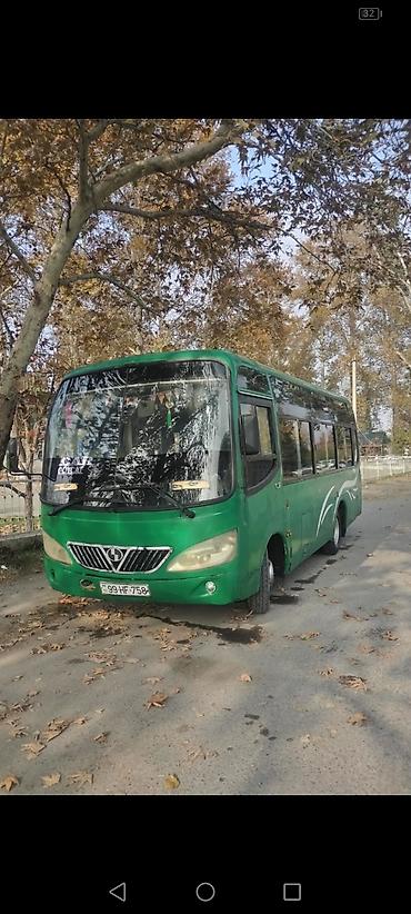 traktor farası: Yaşıl rəngli kiçik şəhər/marşrut avtobusu - Marka/model: Higer (kiçik — 6