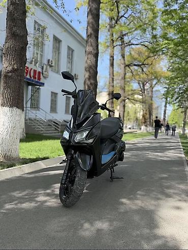 Мототехника: Скутер городского типа - Агрессивный дизайн кузова в чёрном цвете — 2