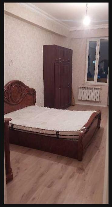 Uzunmüddətli kirayə mənzillər: Mənzilin təsviri: - Geniş və işıqlı zal: uzunsov planlı, ağ rəngli — 5