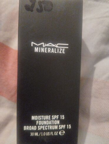 уход за волосами: Тональная основа MAC Mineralize Moisture SPF 15 - Линия: Mineralize