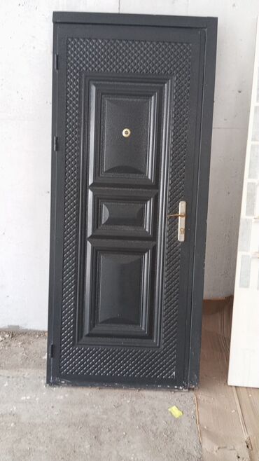 Boşqablar: Mənzil üçün Yeni Giriş qapısı 90x205 sm Şəbəkə ilə, Ünvandan götürmə