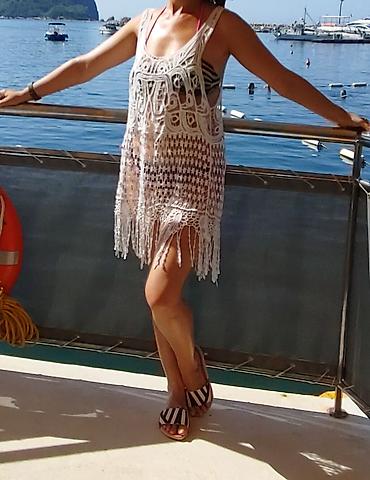 statement ogrlice: Bela heklana mrežasta tunika/kaftan za plažu - Model: bez rukava — 2