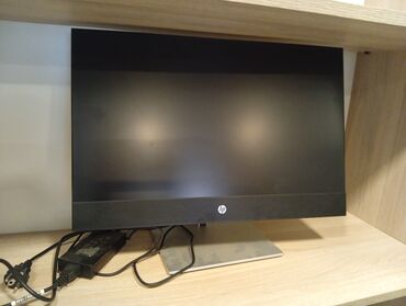 Lenovo: Lenovo noutbuk – gümüşü korpus, nazik çərçivəli ekran və tam ölçülü — 4