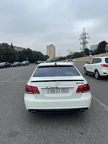 Mercedes-Benz E-Class: 1.8 l | 2010 il Sedan