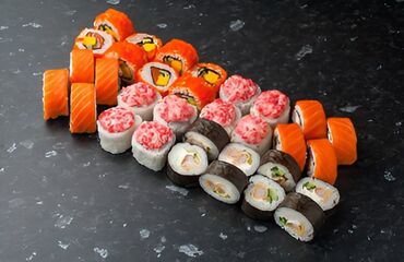 Готовые блюда, кулинария: Сеты роллов и суши - Тёплые роллы в хрустящей панировке: крупные — 18