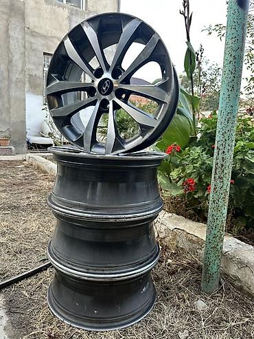 Salam tek disk satilir disklerin cati qirigi svarkasi yoxdur. Kia