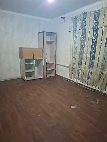 Долгосрочная аренда комнат: Сдаётся дом 2 комнаты до апреля. Есть холодильник, автомат,во внутрь — 8