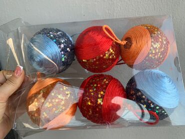 Yeni il oyuncaqları və bəzəkləri: Yeni il ağacı üçün bəzək topları – 2 fərqli dəst 1) Parıltılı çiçək — 4