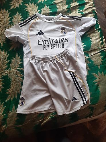ag jaket: Real Madrid futbol dəsti – köynək və şort — 1
