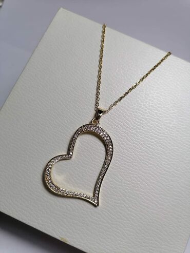 Ogrlice: Nakit, hiruški čelik
Cena 1100din — 9