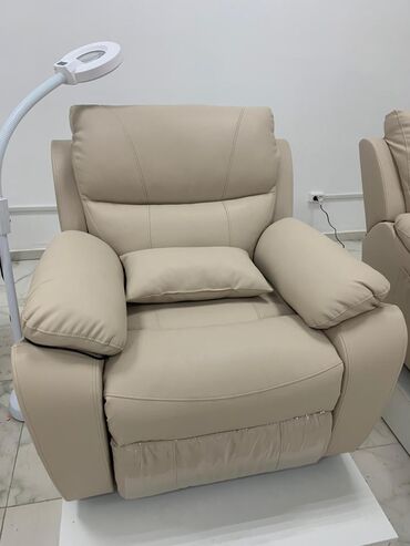 Салонные кресла: Продаю Recliner, предоставляющее услуги в четыре и шесть рук. на