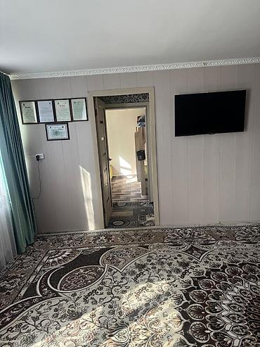 Продажа коттеджей и домов: Продаётся отдельный жилой дом с двориком и навесом для авто. - — 9