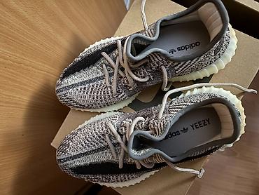 karl espadrile: Yeezy Boost 350 velicina 40 i 2/3, odgovara za standardnu velicinu 40 — 2