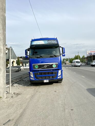 грузовой сапок: Тягач, Volvo, 2012 г., Тентованный