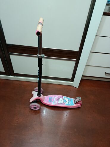 Uşaq geyimi və ayaqqabıları: Uşaq skateri – 3 təkərli, “Scooter” yazılı model - Rəng: çəhrayı