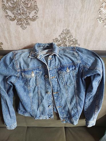pull and bear: Klassik mavi cins gödəkçə - Material: 100% denim (cins), orta — 1