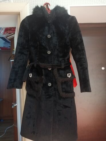 мужское пальто с капюшоном в Кыргызстан | ПАЛЬТО: Пальто с капюшоном 500сом, 42-44 размера