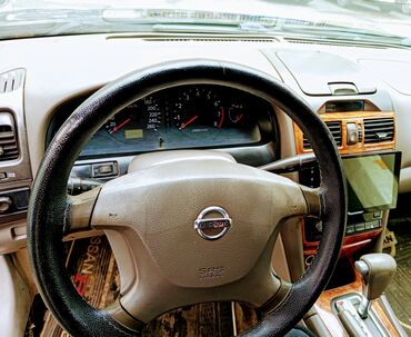 surətlər qutusu: Nissan sedan – tam ölçülü, qara rəngli, 4 qapılı. qiyməti 5900 azn