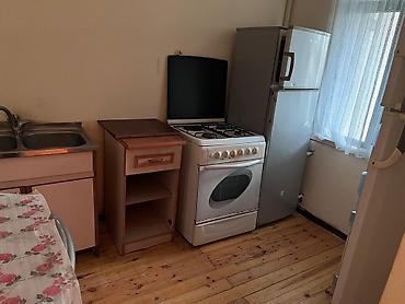 Uzunmüddətli kirayə mənzillər: Ev sahibiyəm Vasitəçi deyiləm. 3 Mərtəbəli Apartman. 1 ci mertebesi👍🏻 — 3