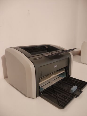 Принтеры: Продаю ч/б принтер hp laserjet 1010,в хорошем состоянии печатает
