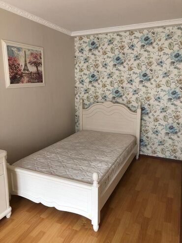������������������ ������������ ������������ �� �������������� в Кыргызстан | Кровати: Продаю кровать полуторка, размер 30 с матрасом. Район магазина Космос