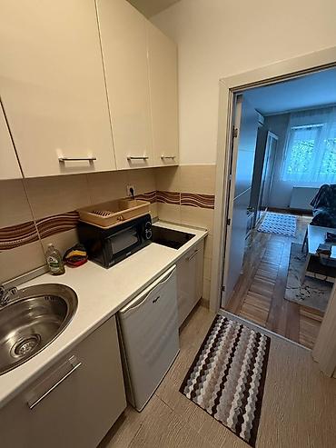boo kuce: Namešten jednosoban stan – funkcionalan raspored i kompletna — 2