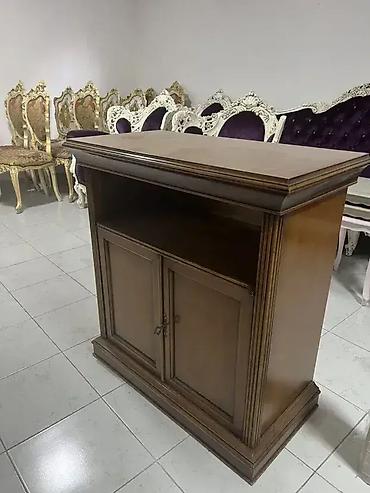 lenjivac sid: Stilska komoda Komoda je u dobrom stanju. 🌟 Dimenzije: Širina: 82 — 6